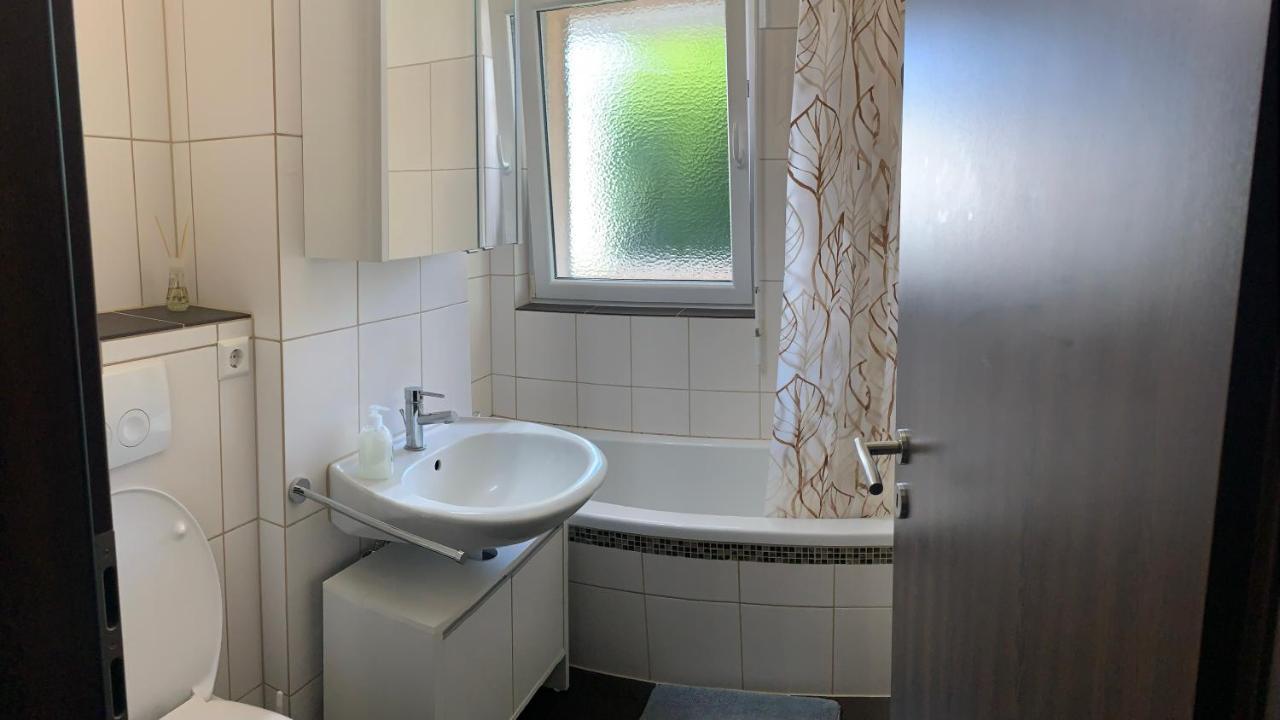 Grosse Und Helle Ferien Wohnung Mit Parkplatzen 라우펜부르크 외부 사진