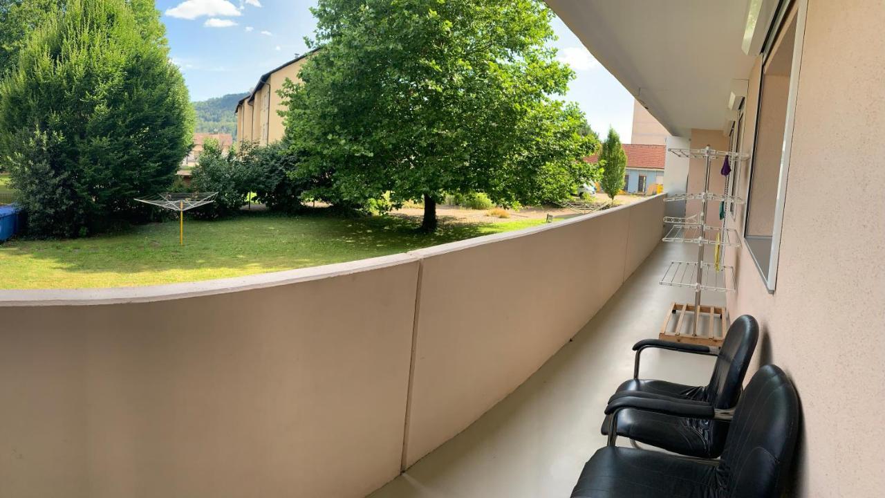 Grosse Und Helle Ferien Wohnung Mit Parkplatzen 라우펜부르크 외부 사진